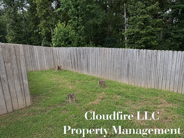 220 James Cir #220 — Photo 8