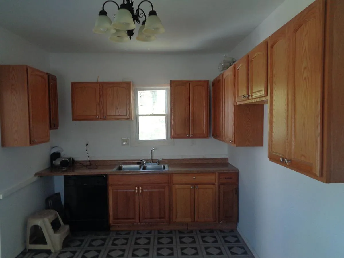 4 bed, 1.5 bath, 1200 sqft, $1,550 — Photo 3