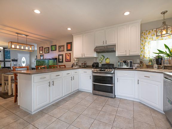 5th image of 18275 Shelter Haven Ct