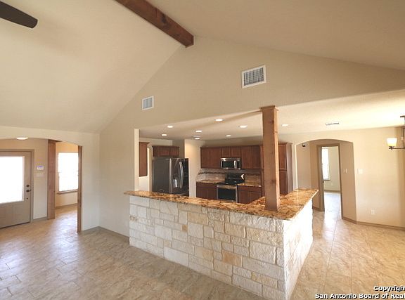 5th image of 605 Lakeridge Ln