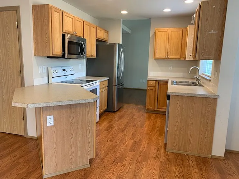 9952 Greenleaf Loop SE — Photo 3