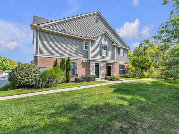 2263 Pinecroft Dr, Canton, MI 48188