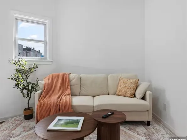 10 McDougall St, Jersey City, NJ 07304
