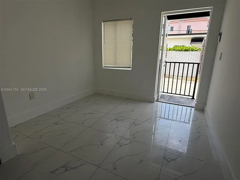 111 SW 11th Ave #5 — Photo 4