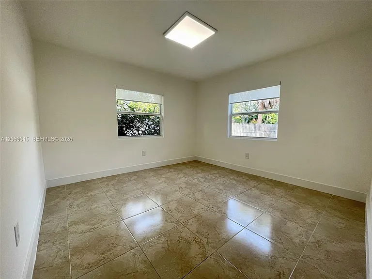 1322 SE 1st Ave — Photo 16