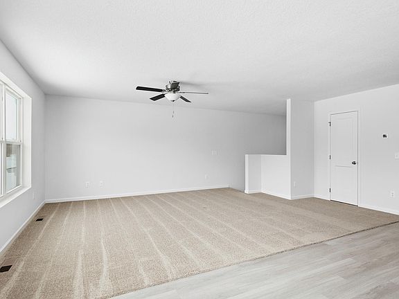 5th image of 521 Douglas Dr S