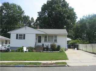 39 E William St, Fords, NJ 08863