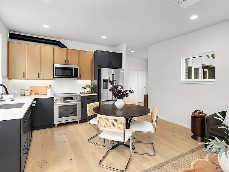 4425 Fremont Ave N #B — Photo 9