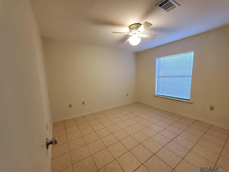 5151 Everett Ln — Photo 8