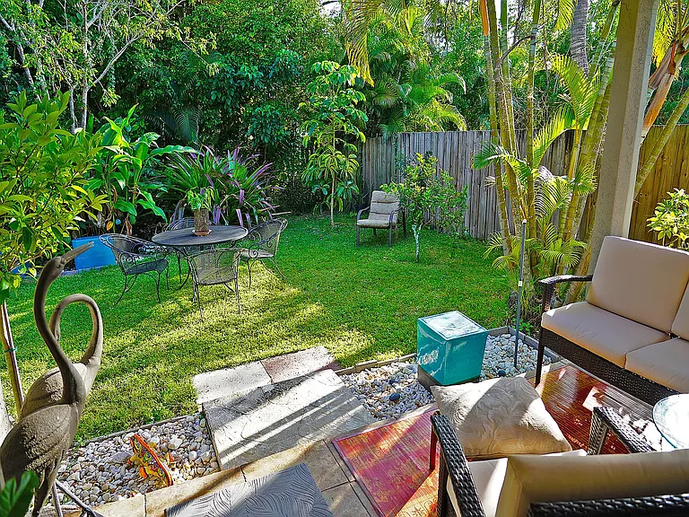 2524 Lee St — Photo 17