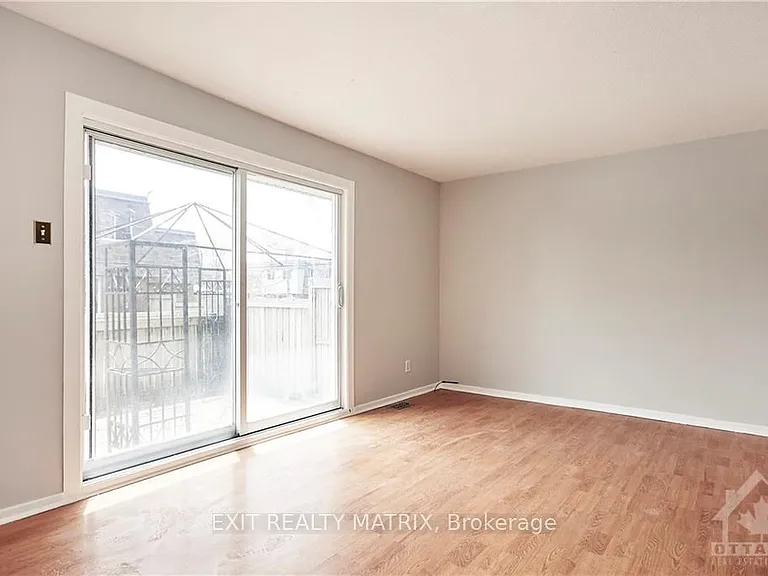 2988 Fairlea Cres — Photo 13