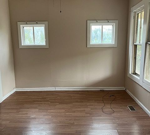 3rd image of 110 Wolverine St SE