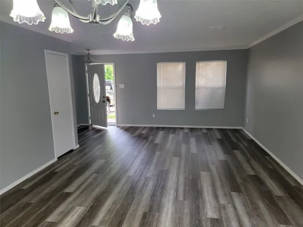 2944 Marco Dr, Grand Prairie, TX 75052