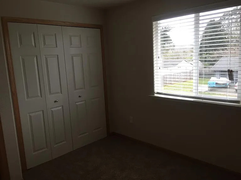 1864 Maplewood Dr — Photo 7