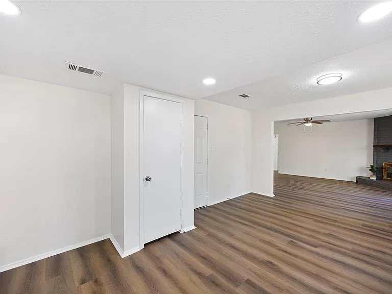 8343 Carriage Creek Dr — Photo 12