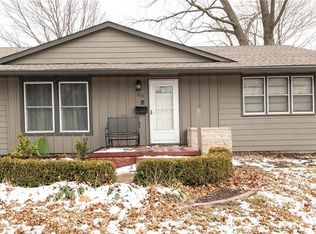 816 S Hunter Dr, Olathe, KS 66061