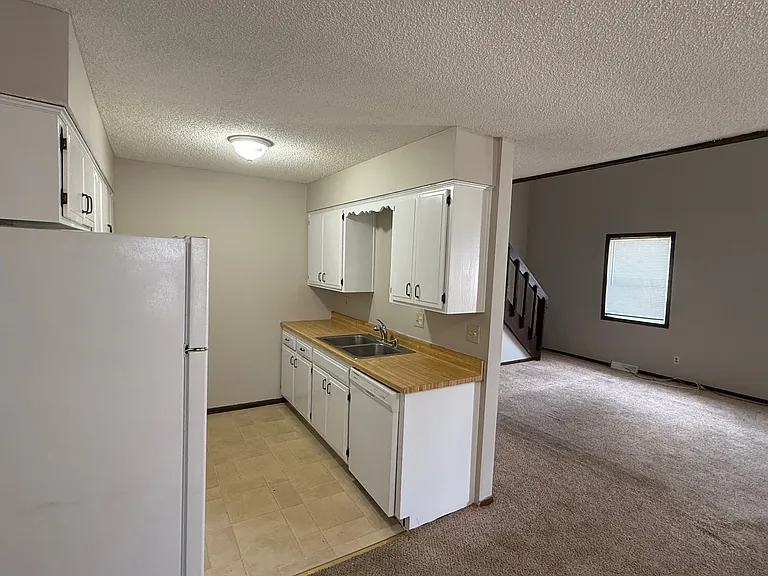 1220-1222 Geneva Cir #2 — Photo 5