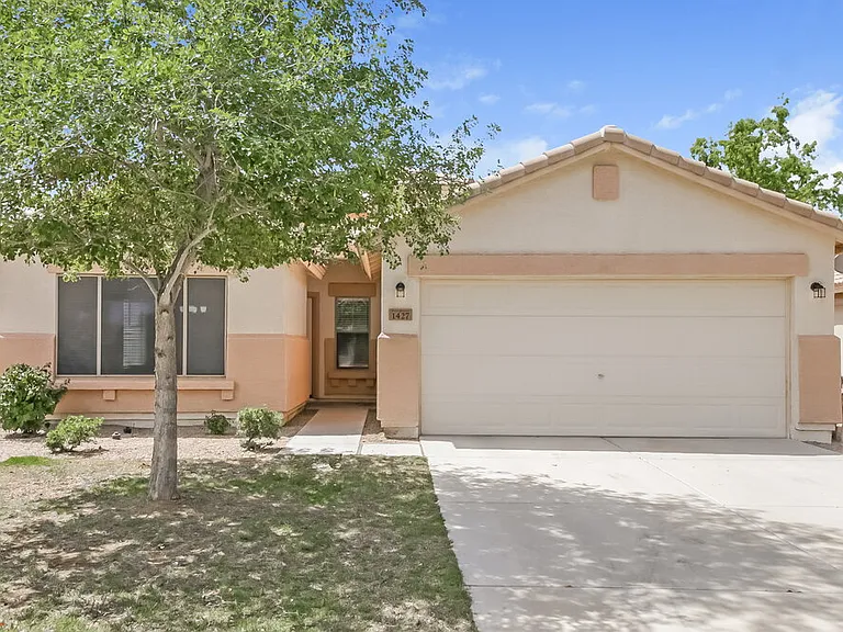 1427 E Vernoa St — Photo 1