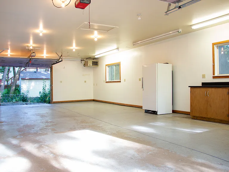 216 N Church St — Photo 25