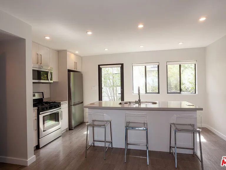 3015 Ocean Ave — Photo 10
