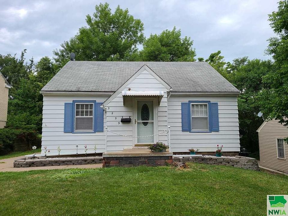 1st image of 3259 Douglas St
