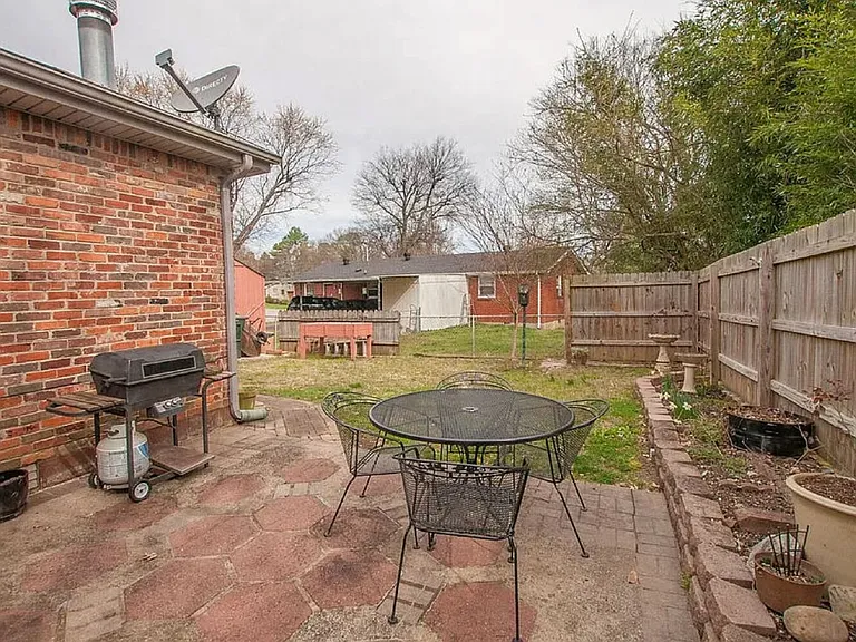 3936 Plantation Dr — Photo 32