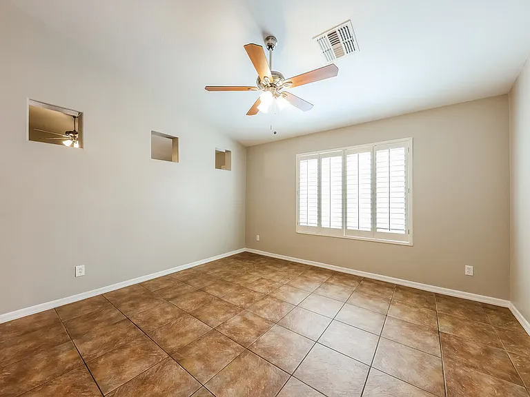 25644 W Magnolia St — Photo 3