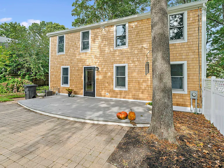 8 Winthrop Ave — Photo 1