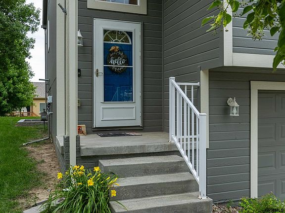2nd image of 16405 Camden Ave