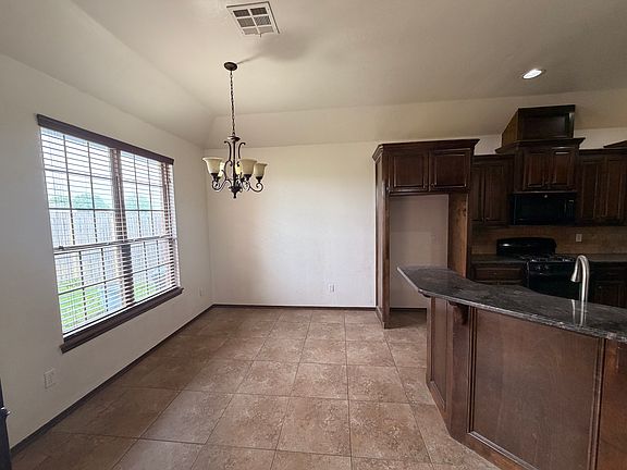 5th image of 2105 Wheatfield Ave