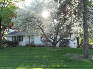 65 Round Hill Rd, Poughkeepsie, NY 12603