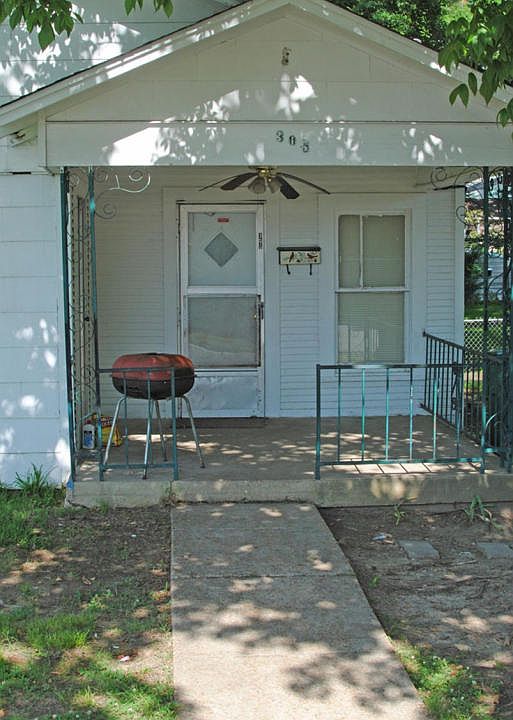 2nd image of 305 S Highland Dr