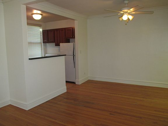 5th image of 929 W Oakdale Ave APT 3I