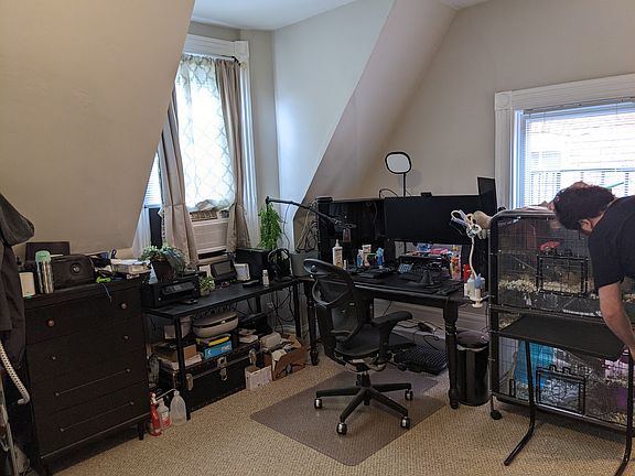 4th image of 422-5 Pembroke Ave