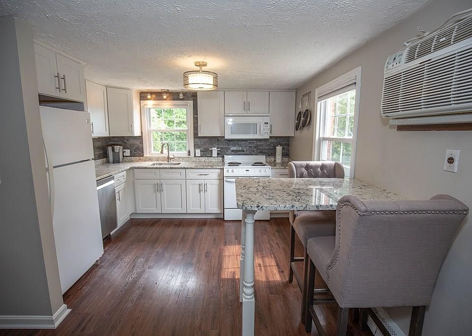 1st image of 10 Zabriskie Dr #10