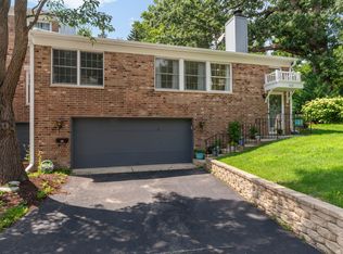 818 Evernia Ct, Geneva, IL 60134