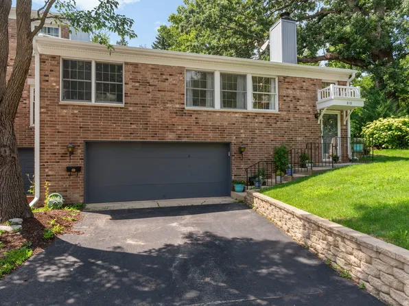 818 Evernia Ct, Geneva, IL 60134