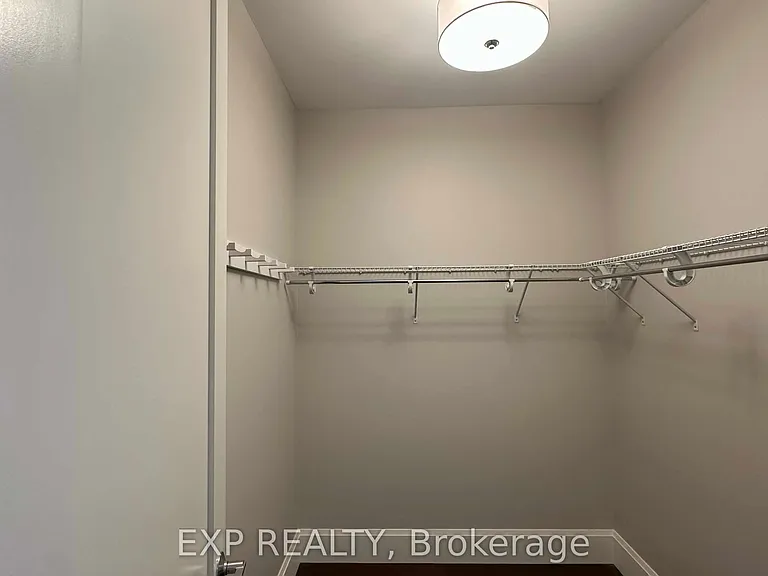 112 King St E #512 — Photo 6
