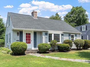 28 Mayflower Cir, Worcester, MA 01606