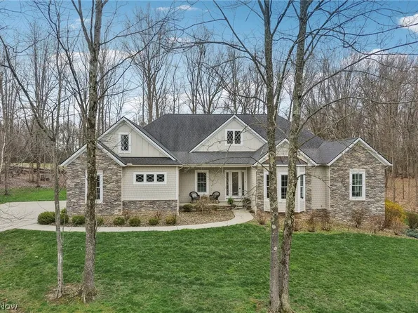 380 Crown Ridge Dr, Cuyahoga Falls, OH 44223