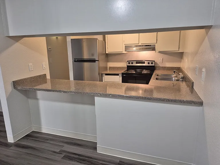 Mesa Verde Apartments — Photo 37