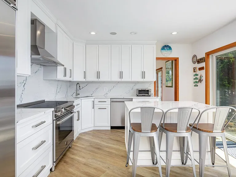 64 Shore Rd — Photo 5