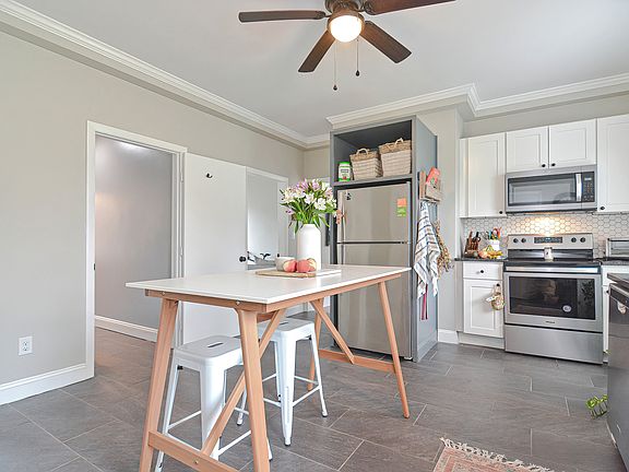 4th image of 49 Emanuel St #2