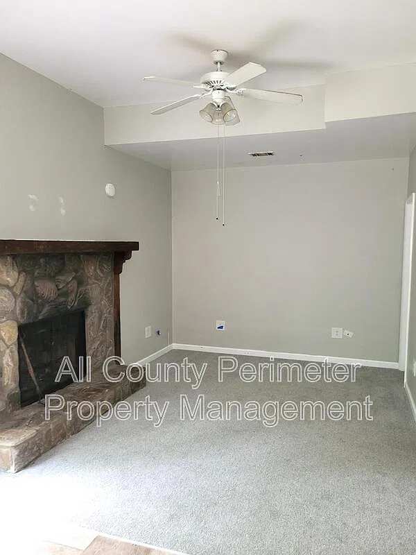 2 bed, 1.5 bath, 1150 sqft, $995 — Photo 3