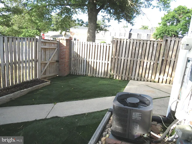 15310 Annapolis Rd — Photo 29