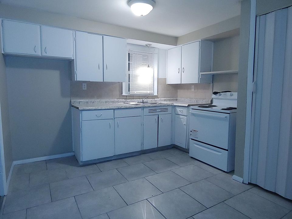 1st image of 817 SW 56th St