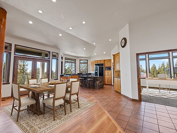 5th image of 901 Juanita Ln