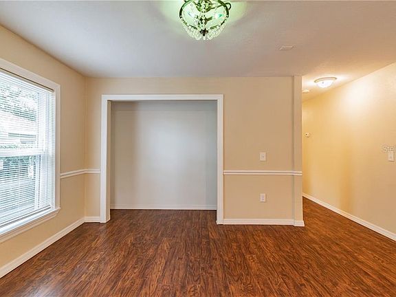 4th image of 1813 E Knollwood St