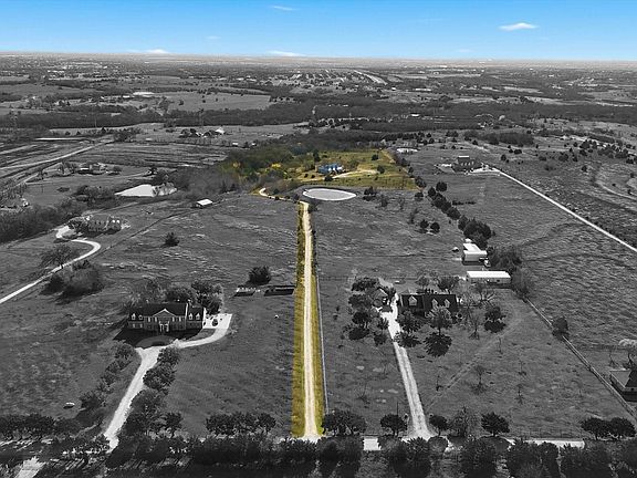 2nd image of 831 Cullins Rd