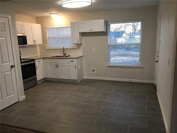 5th image of 718 Hardy Dr